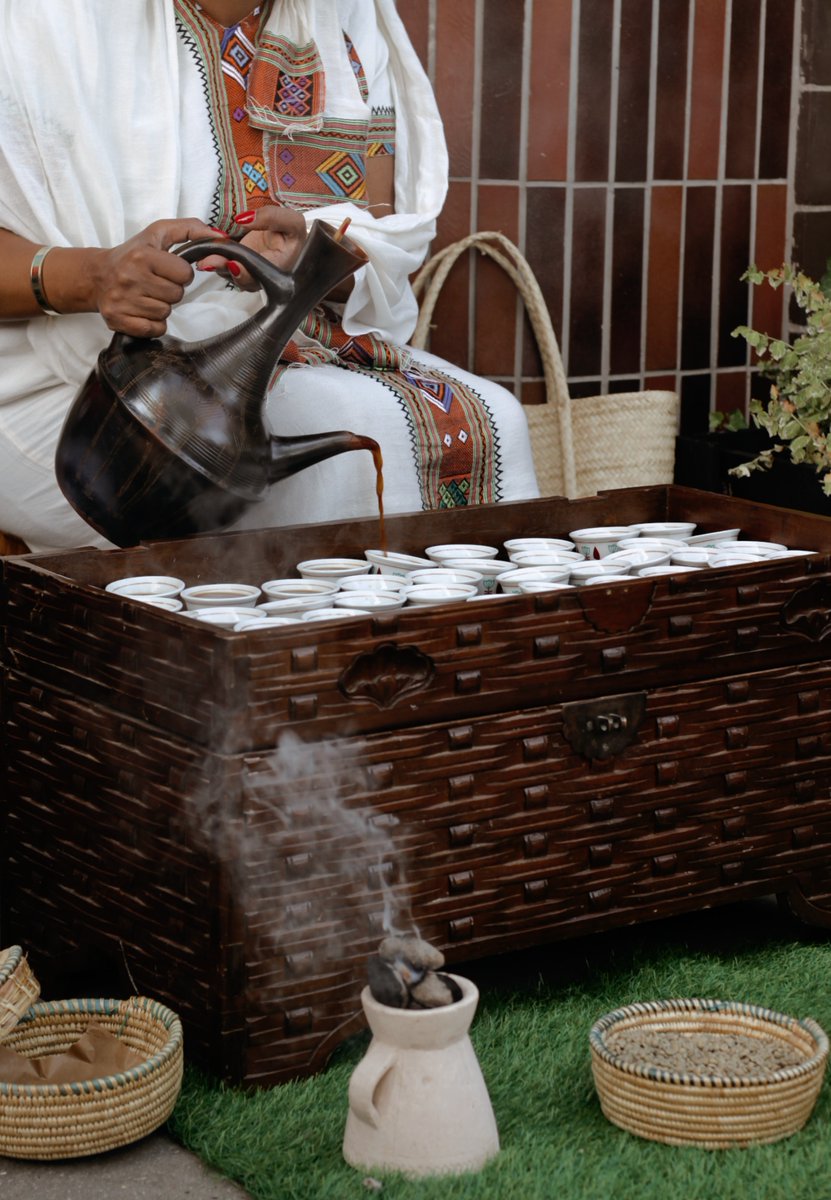 KibranTours's tweet photo. In Ethiopia, coffee is never drunk alone! The pottery jebena is a symbol of community. Coffee is shared during the traditional coffee ceremony. Ethiopia is Africa’s largest and the world’s fifth largest coffee producer, growing an impressive 450,000 tons annually.📸Zeynep Sümer https://t.co/oAg93ycTbT