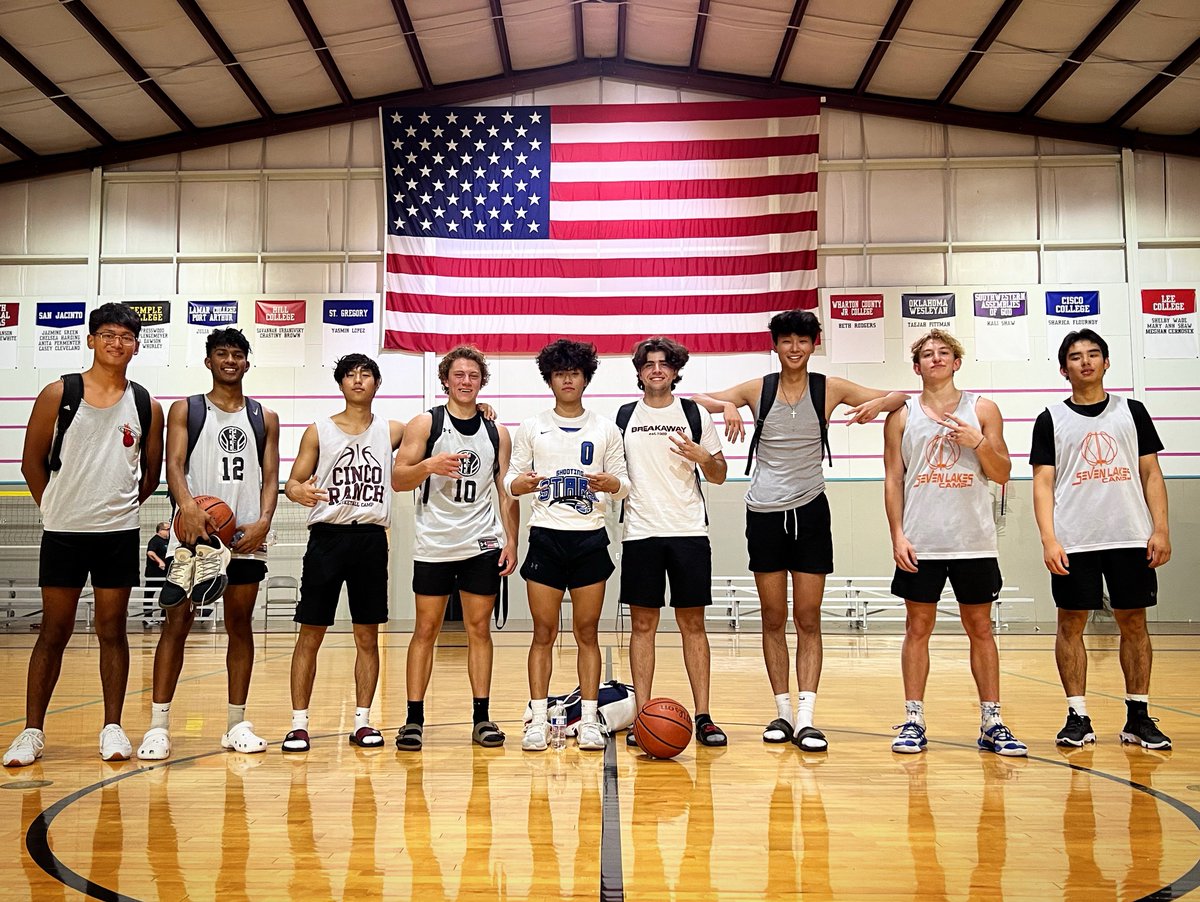 So fun to see a group of our #Classof2022 Spartans hooping it up together one last time before college. Even better to finish with hardware. Teammates for life! #SpartanNation #CraziesForever #TeamMonty