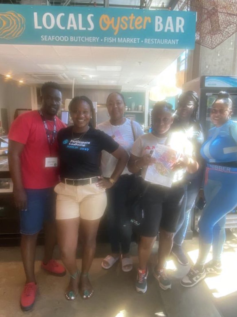 MsBreakenridge's tweet photo. Locals Oyster Bar serves some of the best seafood in Durham. 
TEAM 19 
@ParticipateLrng 
#PLOrientation2022
#UnitingOurWorld https://t.co/yL4mBGLfaF