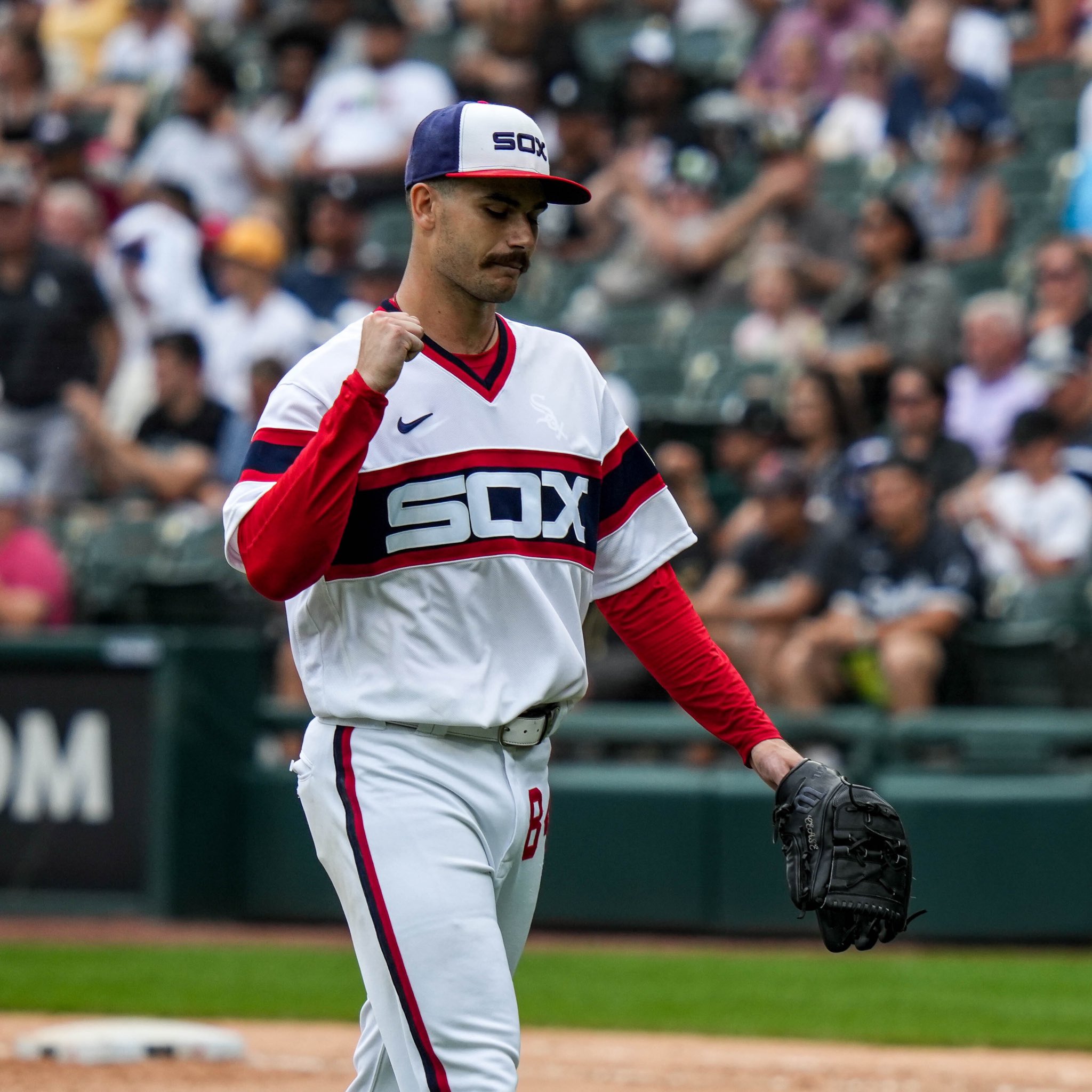 Chicago White Sox on X: We're wearing these throwback uniforms on April 17  vs. Oakland. 🔥 Tweet us ⤵️ your all-time favorite #WhiteSox uniform!   / X