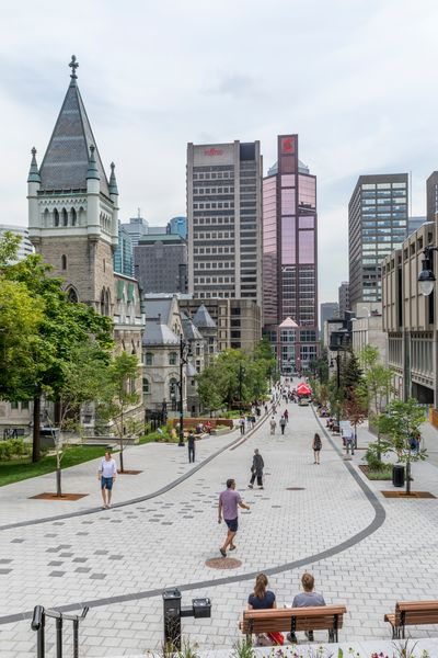 Montreal's tweet photo. Walking through McGill University, toward downtown. 👟

📍 @McGillU
📷 @evablue #montreal #MTLmoments #photo https://t.co/JfadfqVAeq
