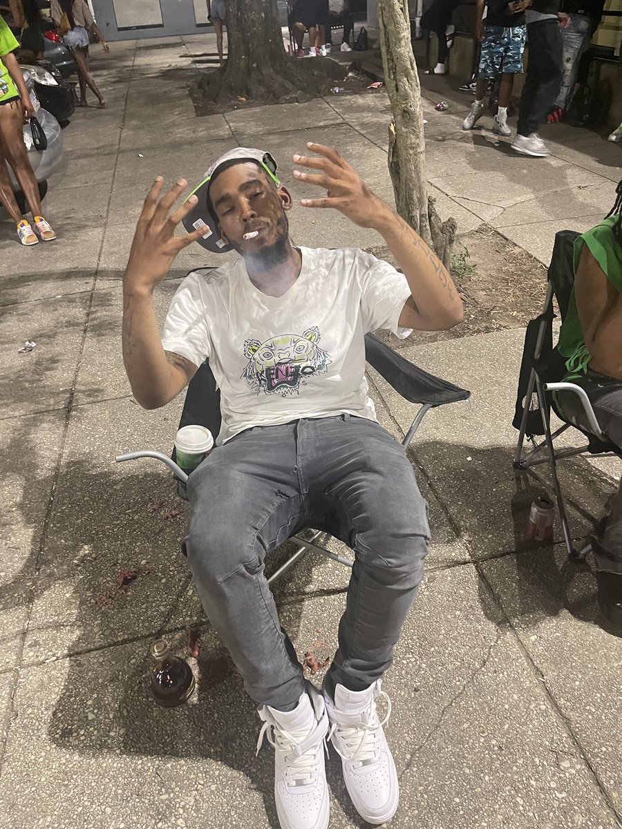 Gway8thWard's tweet photo. Clean As Fuck But Be Wit Some Dirty Ass Junkies 🧟‍♀️🧌 #LLSLAY❤️ #LLCHEESE🧡 https://t.co/L7vrxsI6wo