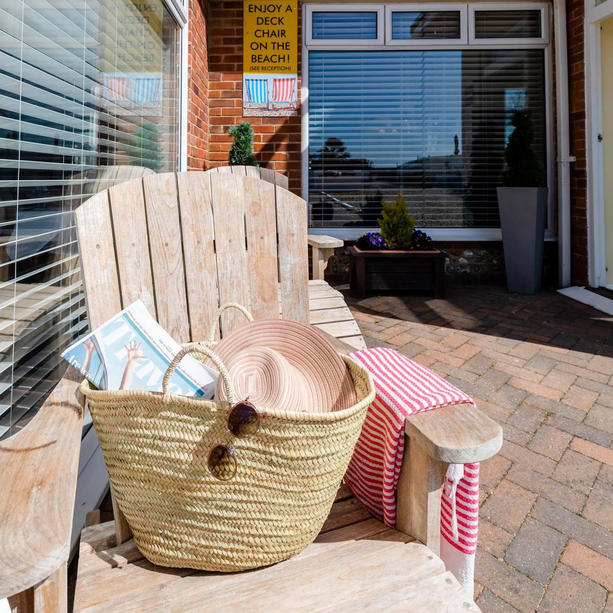 🌊 We have some last minute availability for 24th &amp; 26th July! Enjoy a quick seaside getaway &amp; soak up the summer sun! ☀️ 

Book now: beachcroft-hotel.co.uk/booking/