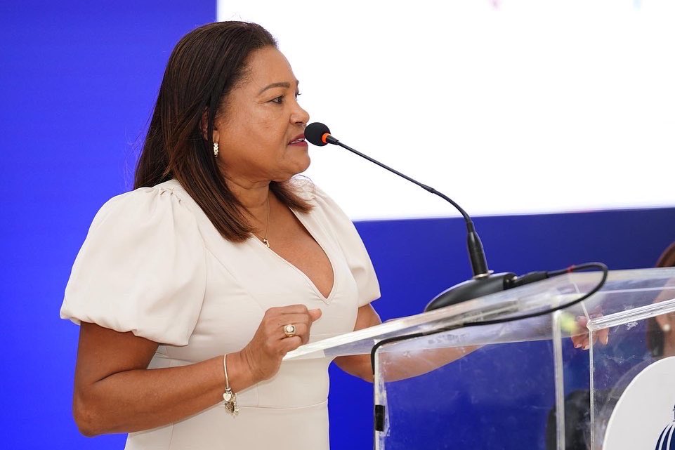 GloriaReyesG's tweet photo. Hoy, en el #GobiernoEnLasProvincias presentamos los logros y proyectos del Gobierno en el municipio de #SDO y les mostramos el estatus y alcance de las obras ejecutadas en la zona, así como el propósito de seguir contribuyendo con el desarrollo económico del país. https://t.co/55Q9sAxL1N