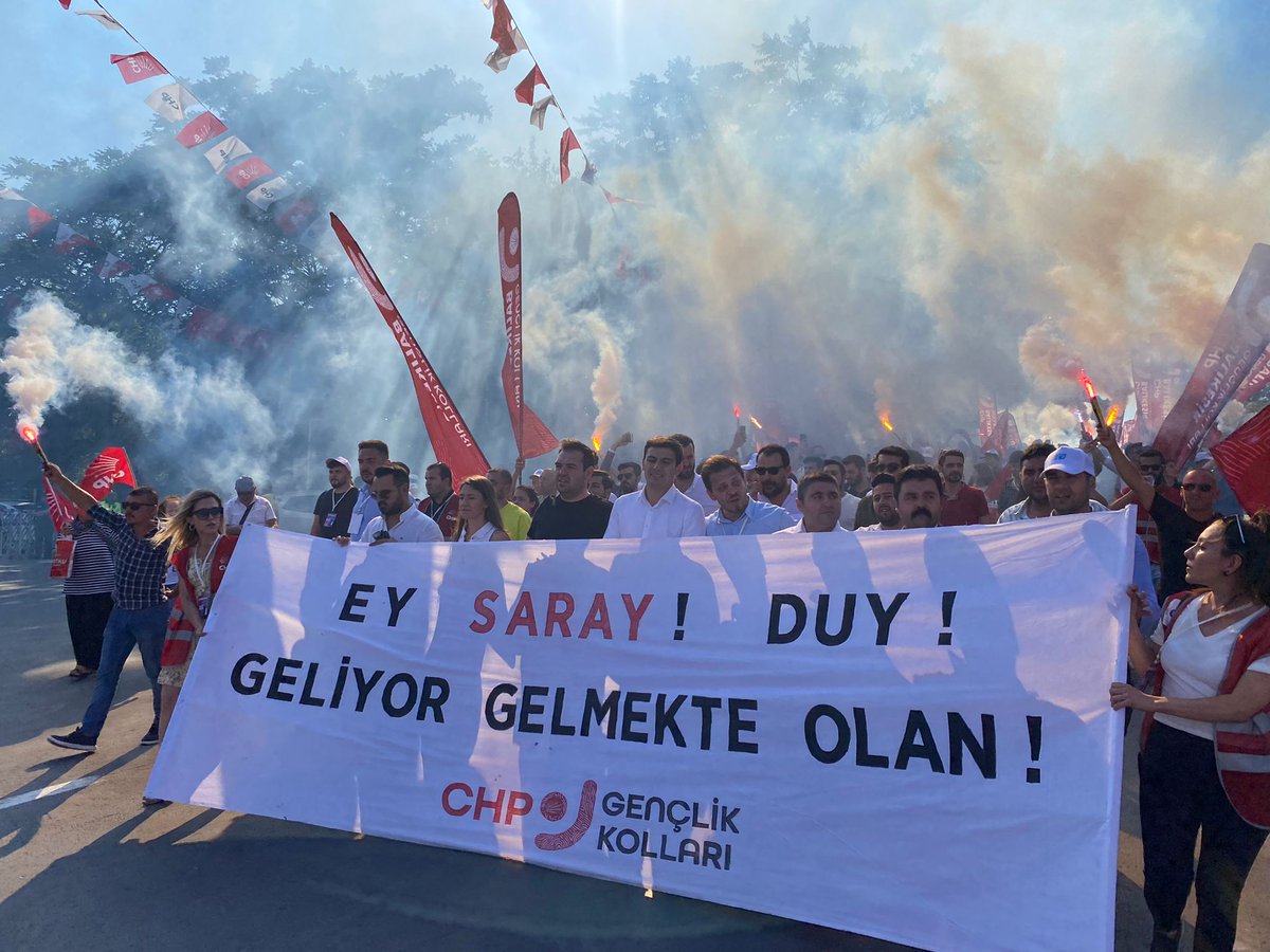 GomecChp's tweet photo. Ey saray! Duy! Geliyor Gelmekte Olan! 

#MilletinSesiBalıkesirde https://t.co/gnViC0rTDv