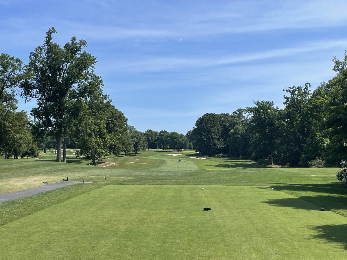 scottaxe's tweet photo. If given a choice I’ll take #AWTillinghast over #DonaldRoss, that said I got to play 🙏🏻 today one of his many gems.
#QuakerRidge is stunning in it’s challenging simplicity.
Here’s the hole, play away.
Tomorrow, it’s #AlpineCC, another #Tilly design, as I donate to the USGA. 🤔🤷🏻♂️ https://t.co/DDb0aKGtEQ