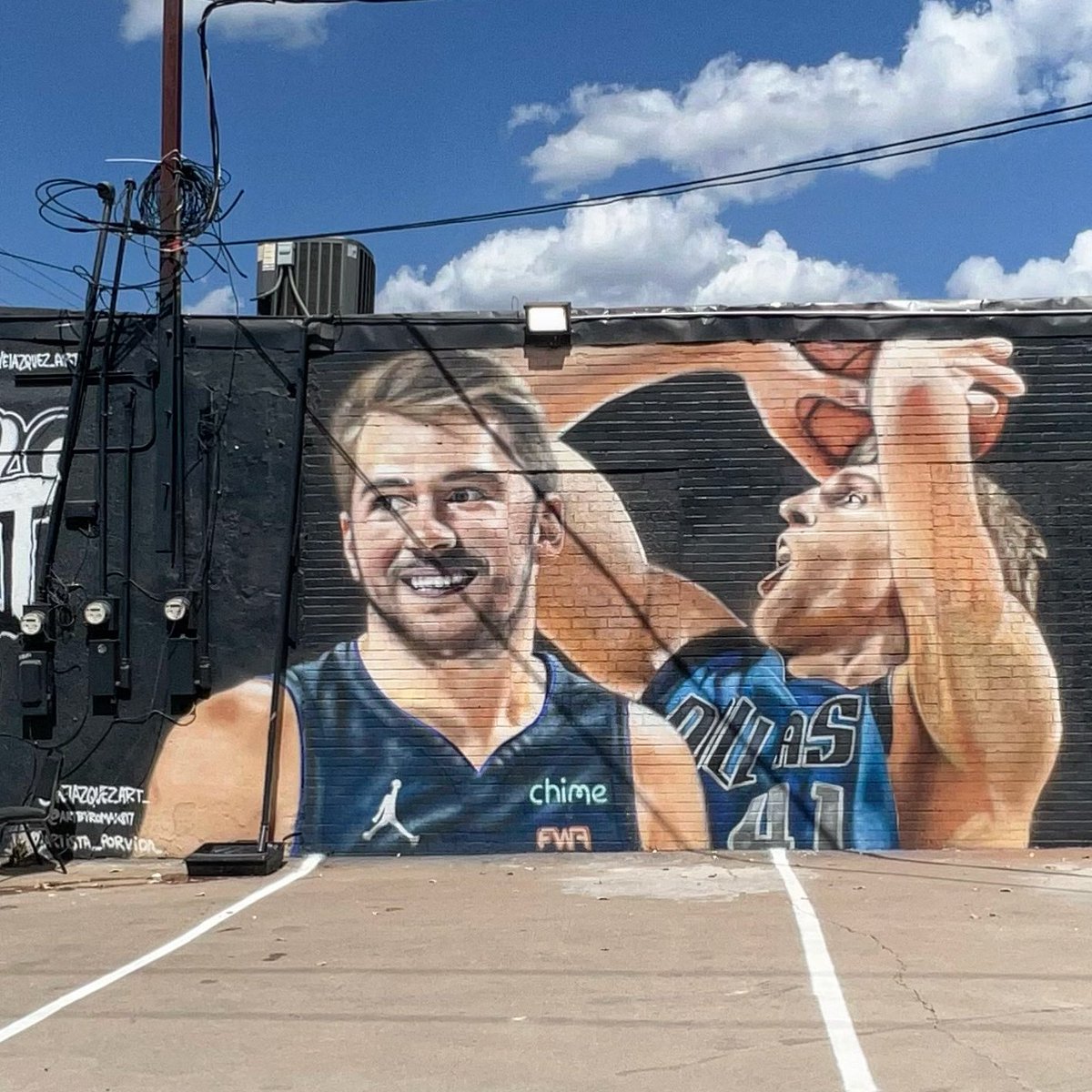 ArtByRoman817's tweet photo. @swish41 mural we added in Oak Cliff 💪🏽🙏🏼 painted with @Juan_EVelazquez https://t.co/wFi6ftsEPe