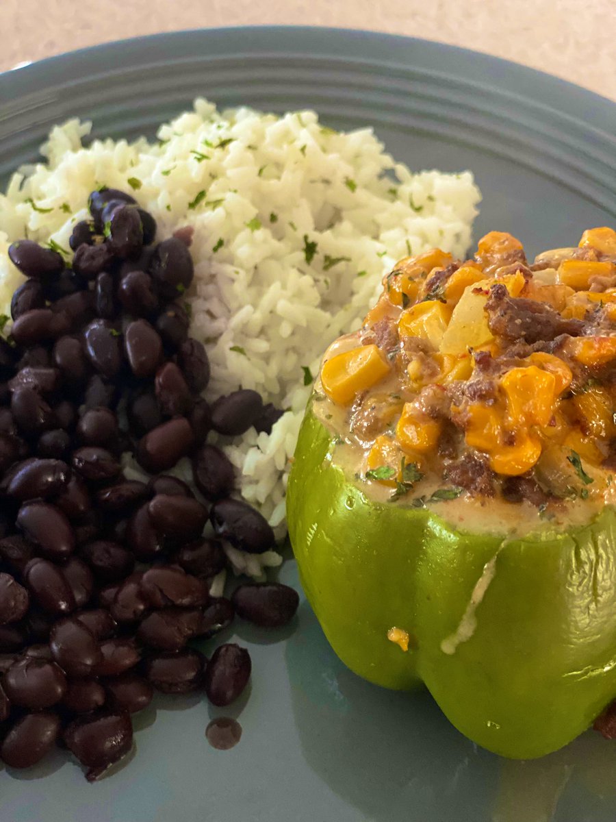 Don’t ask why 👩🏻‍🍳🤪 simple SWoO 
#stuffedpeppers #sundaydinner