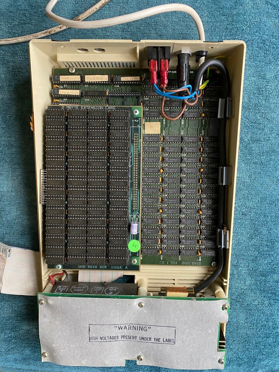 KevEdwardsRetro's tweet photo. The ARM processor ( 1st working in 1985 ) was made available as a 2nd processor for the BBC Micro in 1986 - both created by Acorn Computers. The ARM Evaluation system featured 2/4MByte of RAM and an 4MHz ARM 1 CPU. This cost a whopping £4,500+VAT excluding the BBC Micro! https://t.co/RbjJsNjf74