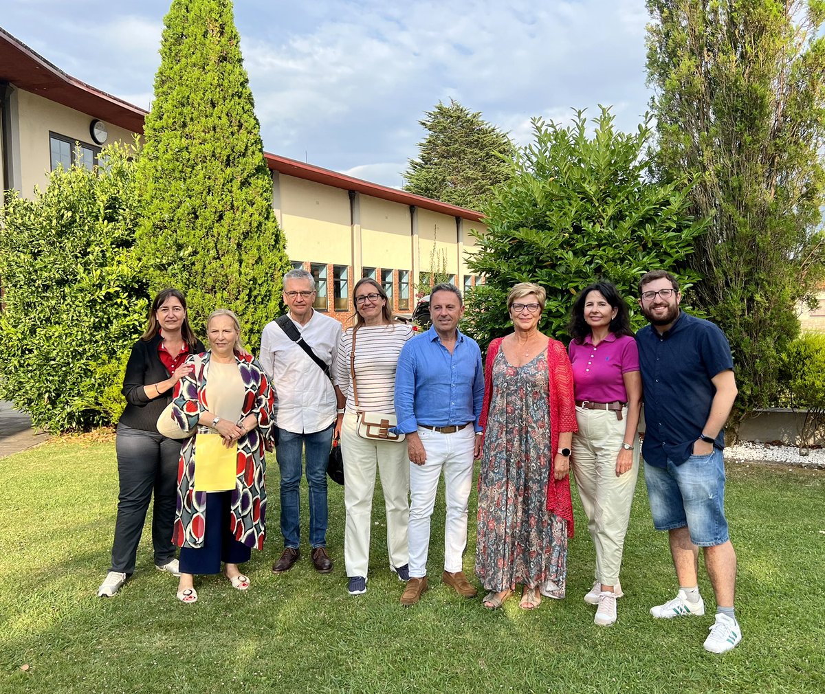 Timeless_maye36's tweet photo. Tarde de domingo con entrega de premios de #golf #AMICHEN a favor de la investigacion y nuestros   pacientes con #Mieloma @Cemmp_mieloma #AreaV #HUCAB #Cabueñes #llorea @GijonImpulsa https://t.co/ri33H2shHE