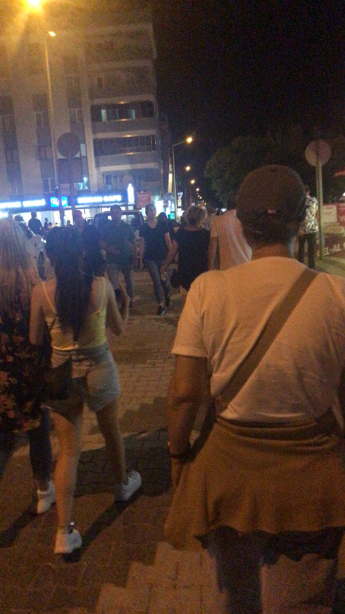 UsteksametT's tweet photo. #pazar #Haftasonu #gece #GeceyeNotum #GeceyeBirNot #iyigeceler #sahli #yürüyüş 😉👍🚶‍♂️🌒 https://t.co/e7B9JdvLW9