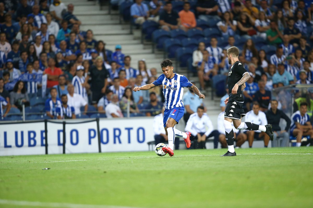 IvaNFCPortO's tweet photo. Дебюты на Драгау 🐉

🤩 Давид Карму, Габриэл Верон и Родригу Консейсау

#FCPorto #FCPASM https://t.co/M0rf8lj6nL