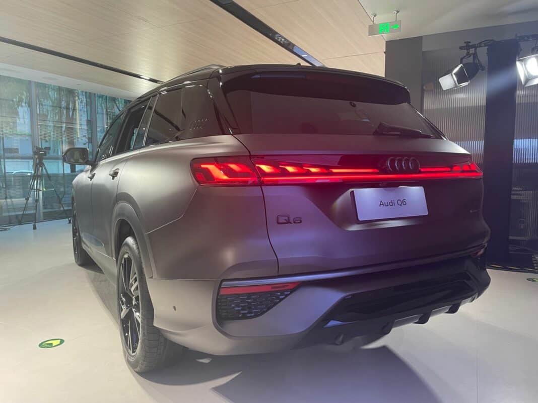 OtsileJK's tweet photo. China only seven-seater Audi Q6 unveiled. https://t.co/w7KDvOxiaW
