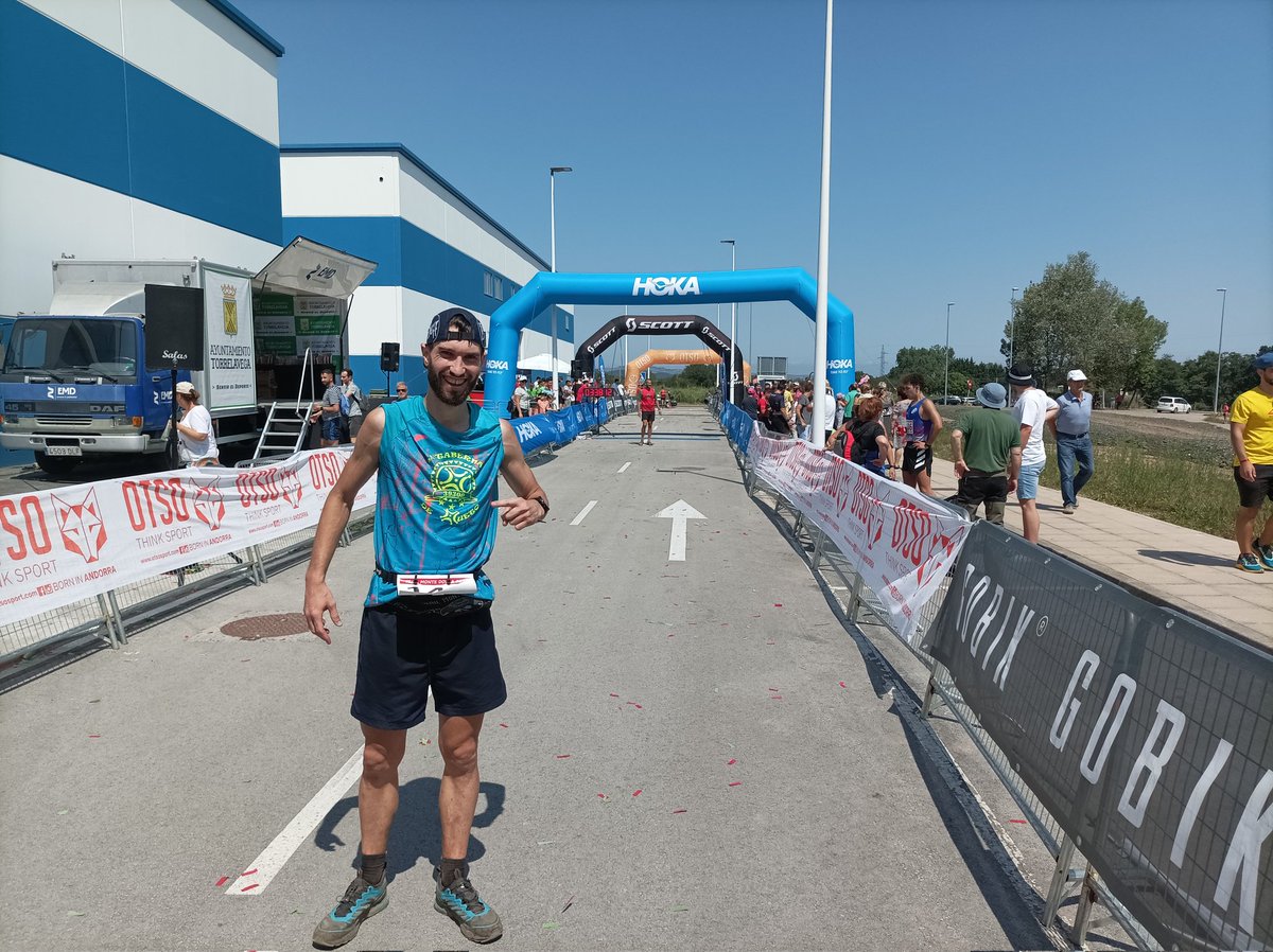 albcrespo9's tweet photo. No fue el día que tenía pensado pero correr en casa siempre es diferente. Podía haberme retirado en el km 5 pero preferí sufrir 3 horas. Al final se pudo acabar el Trail Monte Dobra en 3h y 37min, lejos del sub 3h del año pasado. Ahora toca "descanso" y a por el Desafío. https://t.co/NmbzF34GLK