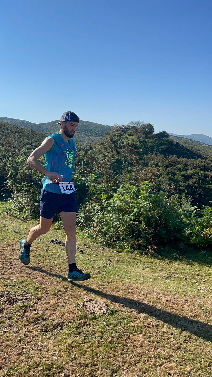 albcrespo9's tweet photo. No fue el día que tenía pensado pero correr en casa siempre es diferente. Podía haberme retirado en el km 5 pero preferí sufrir 3 horas. Al final se pudo acabar el Trail Monte Dobra en 3h y 37min, lejos del sub 3h del año pasado. Ahora toca "descanso" y a por el Desafío. https://t.co/NmbzF34GLK