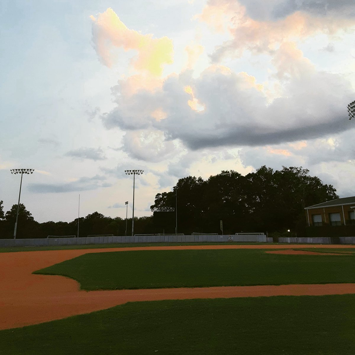 Furman_student's tweet photo. I'm starting a GoFundMe to pay for signs and possibly advertisements to promote our cause. Please consider donating or sharing: https://t.co/Em9OQk5KTN
#saveFUbaseball #furmanU #furmanalumni https://t.co/jLaDyKazR4