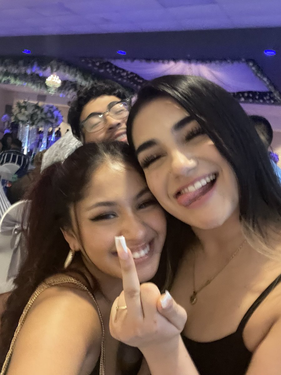 krissyalicia_'s tweet photo. Best friend appreciation post 🫶 just cause I miss her @hunchooari ft. The Asian in the back https://t.co/Mr6KWiRvEw