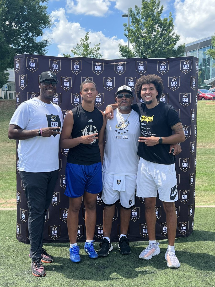 gavinowens06's tweet photo. Had a great weekend @LegacyQb camp glad my brother @JoeDOwens2 could make it up @qbcoachrr17 @owns_joe #readysetGO #checkeverybox https://t.co/KUw4HMXCiO
