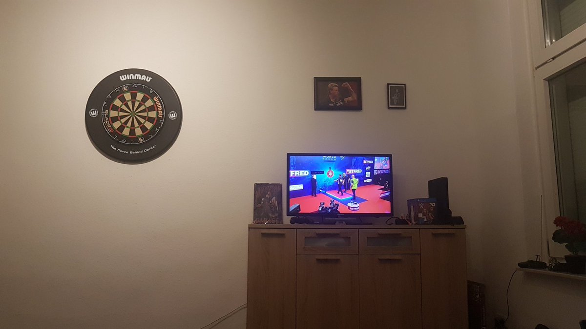 Crazymike180's tweet photo. Warum ist es so das wenn es 71 Möglichkeiten gibt zum neun Darter das man im Internet nicht ließt das man 141 mit Triple 15 Anfängt so wäre es 72 Möglichkeiten zum neun Darter @ElmarPaulke @maximiser180 #dartzn https://t.co/ptWcsnnHXO