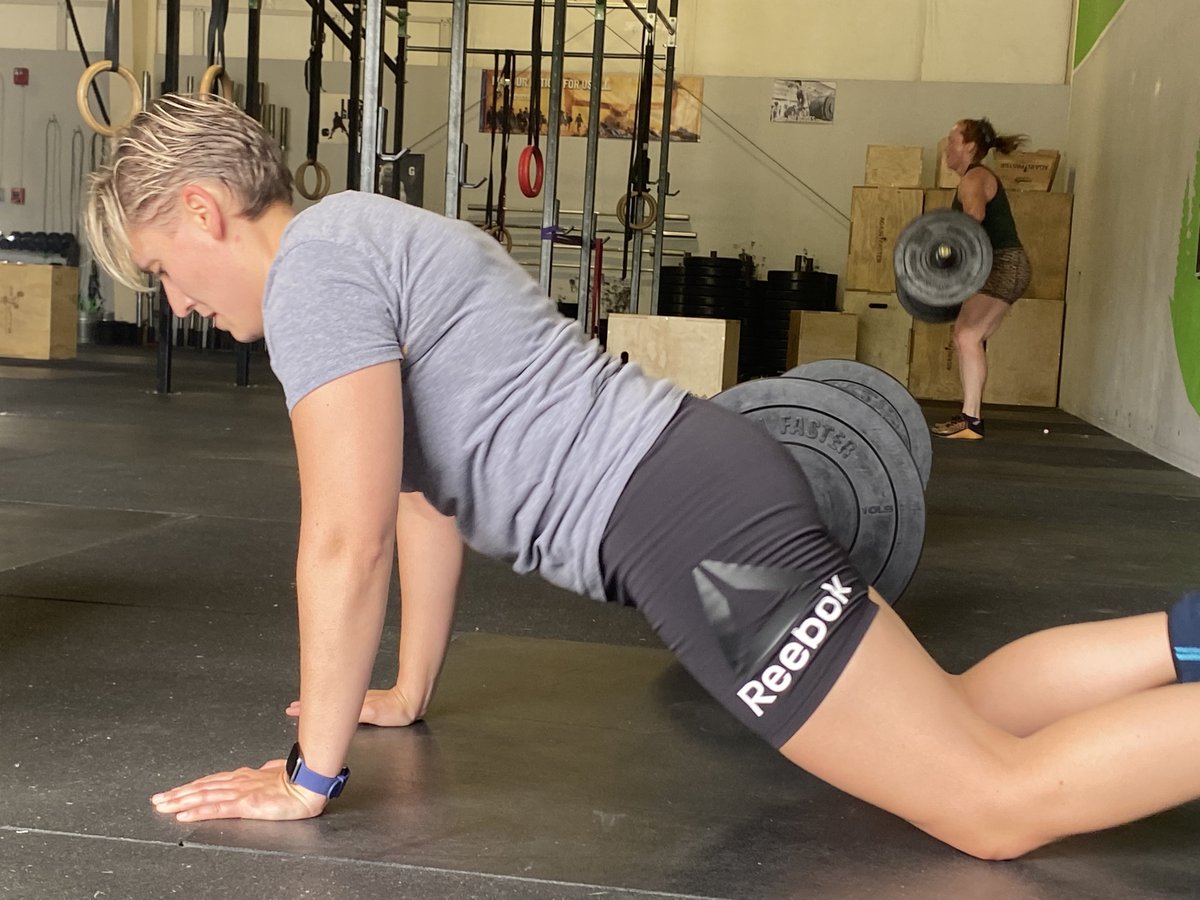 TimberlineFit's tweet photo. Our Monday morning class, getting down on 12 days of Christmas! https://t.co/UZLAgeBZlz