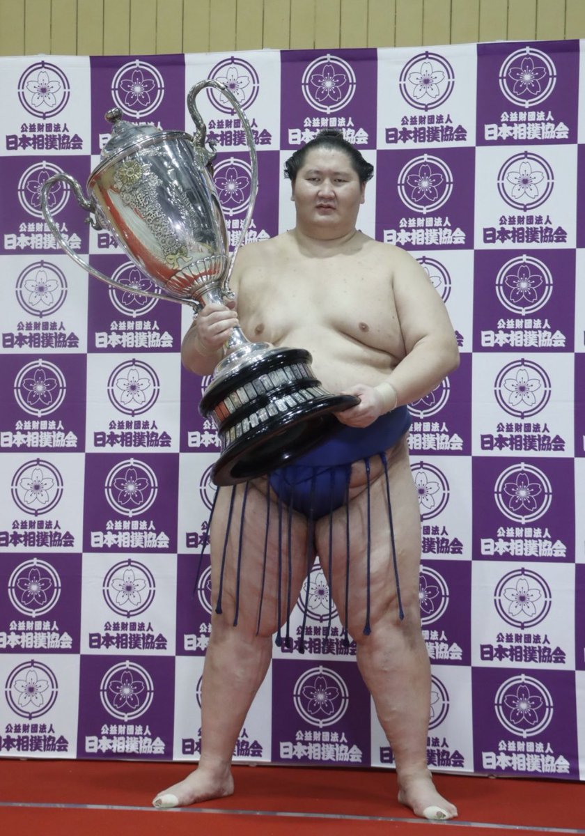m_t_steele's tweet photo. The July tourney wasn’t the same this year without Hakuho, but congrats to Ichinojo on his first July cup! https://t.co/0hzBlCp66q