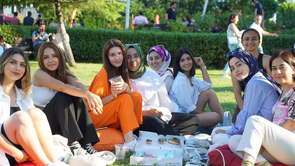 AltinbasUniv's tweet photo. Her yıl geleneksel olarak gerçekleştireceğimiz Mezunlar Buluşmasına gösterdiğiniz yoğun ilgi için teşekkür ederiz. 👏Sizlerle tekrar buluşmak için sabırsızlanıyoruz. ✨@altinbasalumni https://t.co/WWgxLWuWxQ