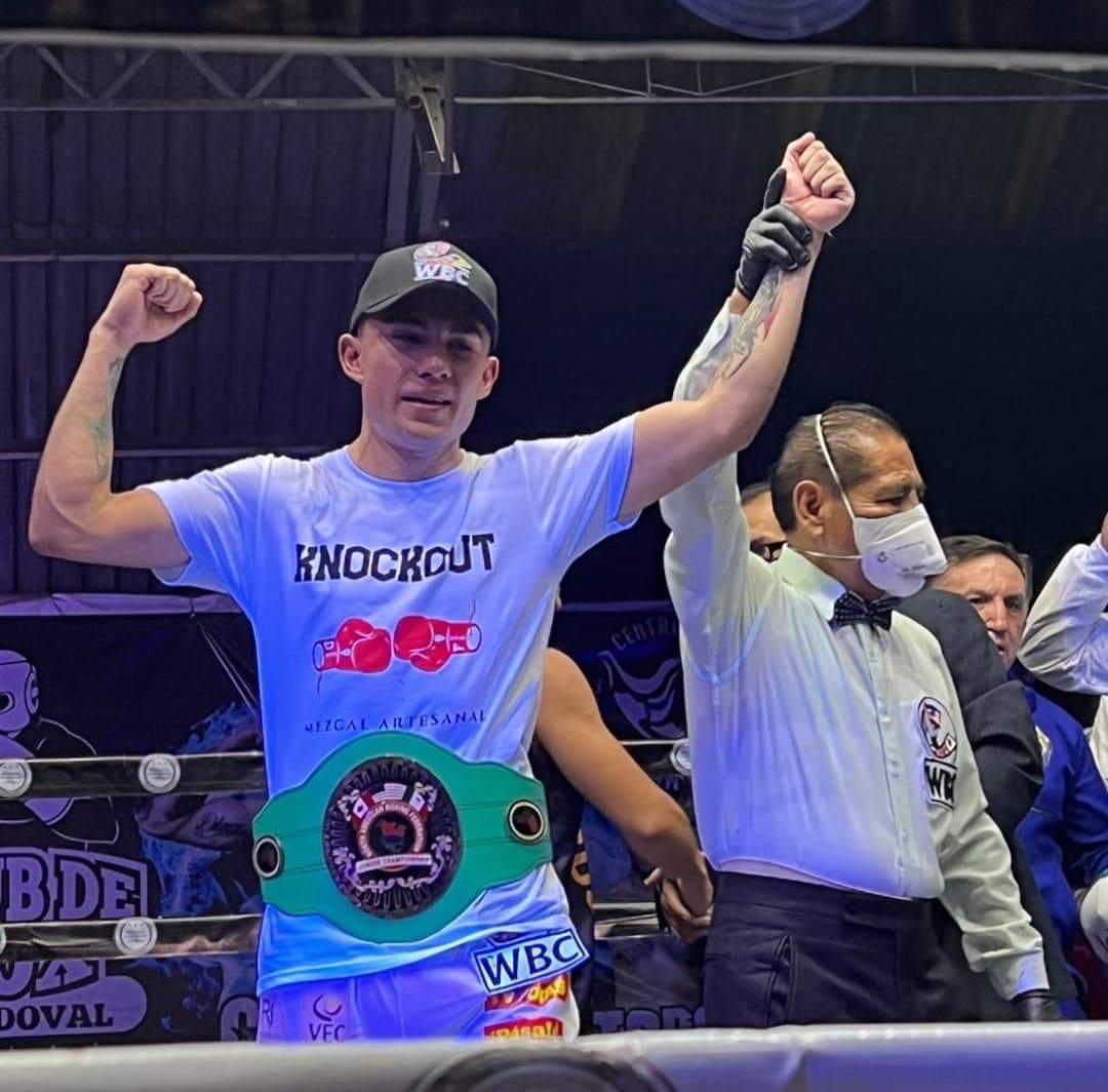 mezcalknockout's tweet photo. @mezcalknockout 🥊🥊 apoyando a los nuevos #Campeones #mundiales #juanelelegantemartinez @wbcmoro @Canelo @CANELOTEAM https://t.co/H8HhhZVJdv