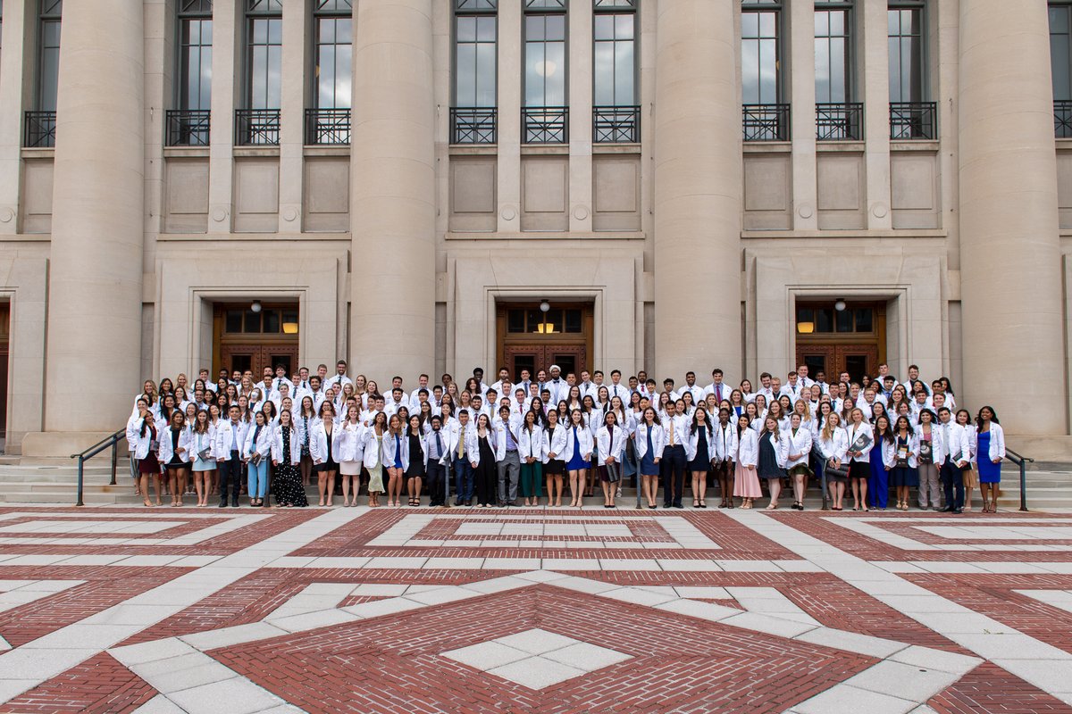 Congratulations, new M1s...you're officially @Umich #MedStudents now! We can't wait to see what you do next. 💛💙 #WhiteCoatCeremony2022