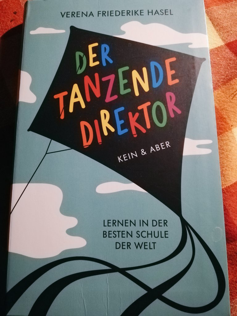 SteXyla's tweet photo. @MartinaWeyrauch @sorridi_kat @UWaldenburger @thomas1hess @marco_eberl Auch von mir die 3xE für die kommenden Urlaubstage. Das Buch gehört auch bei mir zur Urlaubslektüre. Wünsche eine sonnige Zeit! https://t.co/sPTUks52Jh
