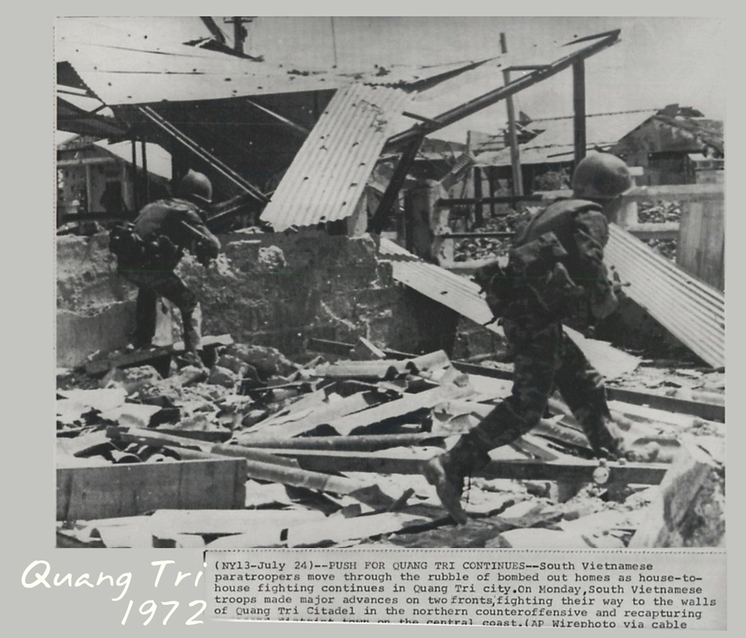 WarsIndo's tweet photo. ARVN paras move through bombed out houses as house-to-house fighting continued in Quang Tri City on 24 July 1972 #EasterOffensive #VietnamWar https://t.co/Mb8OB8dHWi