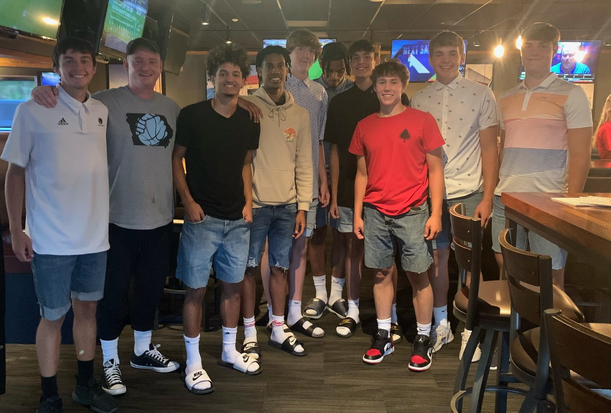 Brayden_Dinkla's tweet photo. Thank you @wayBeyondBall and @LambDunk for everything you have given me these past 6 years. You guys always believed in me from day 1. It was such a memorable time and created brothers 4 life.❤️❤️ @handleUcrew @jsapp24 @lilladie21 https://t.co/CjBw3NYCWI
