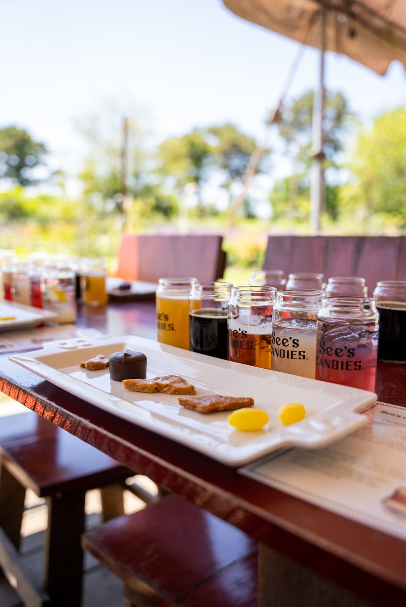 seescandies's tweet photo. We partnered with @ciscobrewers to create a VIP candy and drink pairing experience and toasted some Scotchmallow S'mores at #CBCSummerHouse in Nantucket. S'mores, Brittles and beer…what’s not to love?🤍 A special thank you to @julieannflorio for capturing these special moments✨ https://t.co/b6hY3qWoxZ
