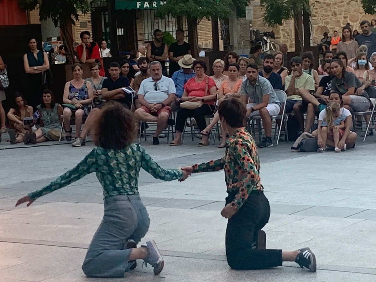 BeqVeg's tweet photo. Ayer 23 Julio a las 21hrs dentro de la "Semana cultural de Manzanares El Real" se presentó en la Plaza del Ayuntamiento "PACTO" (versión de calle junto al músico Ángel de La Llave). https://t.co/DytKWKzv4A