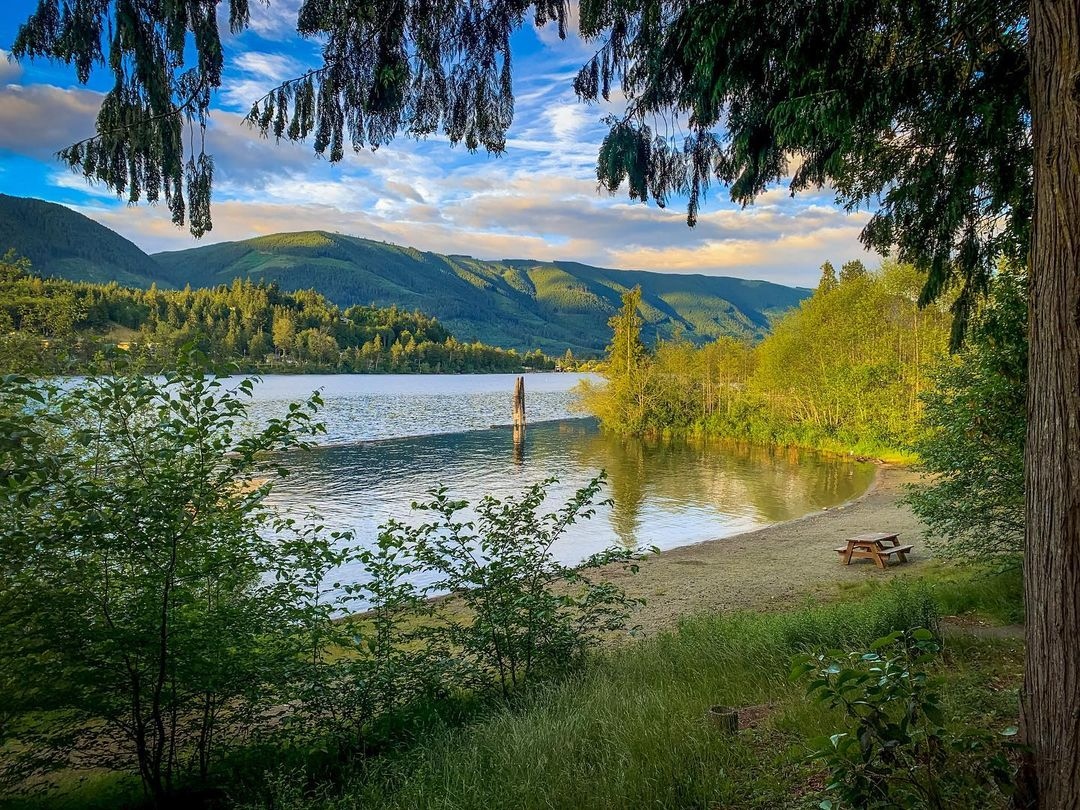 Retreat to Cowichan Lake this summer for the ultimate getaway! As one of the largest freshwater lakes on Vancouver Island, there's no shortage of aquatic activities that await☀️⛱️ ⁠ 📸: ⁠@ vanisle.staywild⁠ via IG ⁠ #explorebc