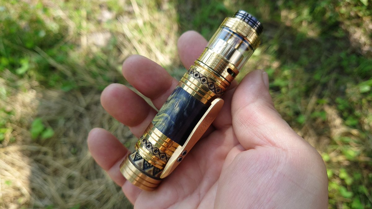 CebrjowHwScHCkj's tweet photo. 皆さんおはよっチェ😆👍今週も宜しくご安全に🙇💦 Elisia LE MOD 18650 + #Yachtvape #ECLIPSErta + #KEMURIドリチ 😋💦#VAPE #vape好きな人と繋がりたい #VAPE好きと繋がりたい #VAPE初心者 #GatubClafts #しっくりセットアップ https://t.co/yTH8SMSiBB