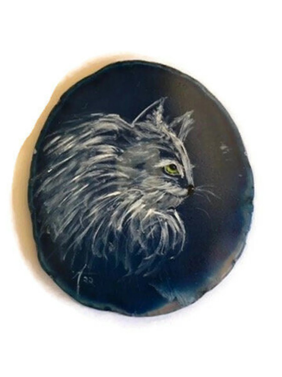 AnnTollette's tweet photo. Hand Painted Blue Geode Slice With a White Cat, Oil Painting, Housewarming Gift, Mothers Day Gift #geodeslice #whitecatgeode #geodeslice #oilpainting #rustichomedecor #catdecor #housewarminggift #Mothersdaygift #catloversgift https://t.co/pIB4wMvoLE https://t.co/zpEORySUMu