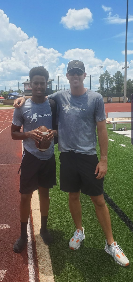 TavarchieH's tweet photo. Jaylon Harding QB 2023
2 years. Last workout with
@QBCountryJxn 🔥🔥Best QB coach in Mississippi 🏈🏈

@QBNation2023 
@QBHitList 
@CoachTPartridge 
@CoachBHayes 
@RossJynx 
@Keith_Scott05 
@Coach_CEllis 
@bryantvincent44 
@Coach_CJBailey https://t.co/CZKQO5zl3n