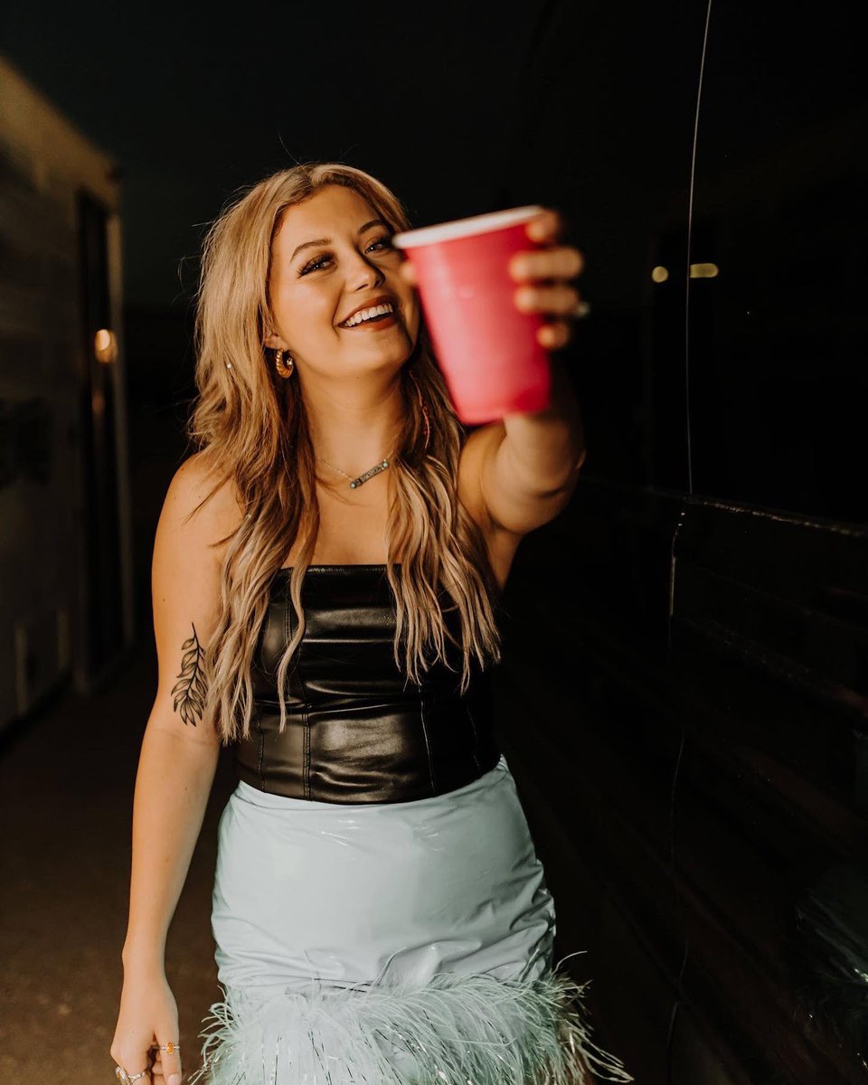 go out with you in powder blue &amp; tease my hair up high 🦋🪩🌟

📸 <a href="/briannatucker23/">𝙱𝚁𝙸 𝚃𝚄𝙲𝙺</a>