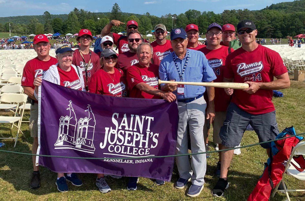 This is awesome! Pumas meeting with Gil Hodges Jr. as the SJCAAI presented him with a custom Gandolph Bats <a href="/GandolphB/">Gandolph Bats</a> in honor of today’s <a href="/baseballhall/">National Baseball Hall of Fame and Museum ⚾</a> Hall of Fame induction. #involvedforlife #GilHodges #ForeverPumas