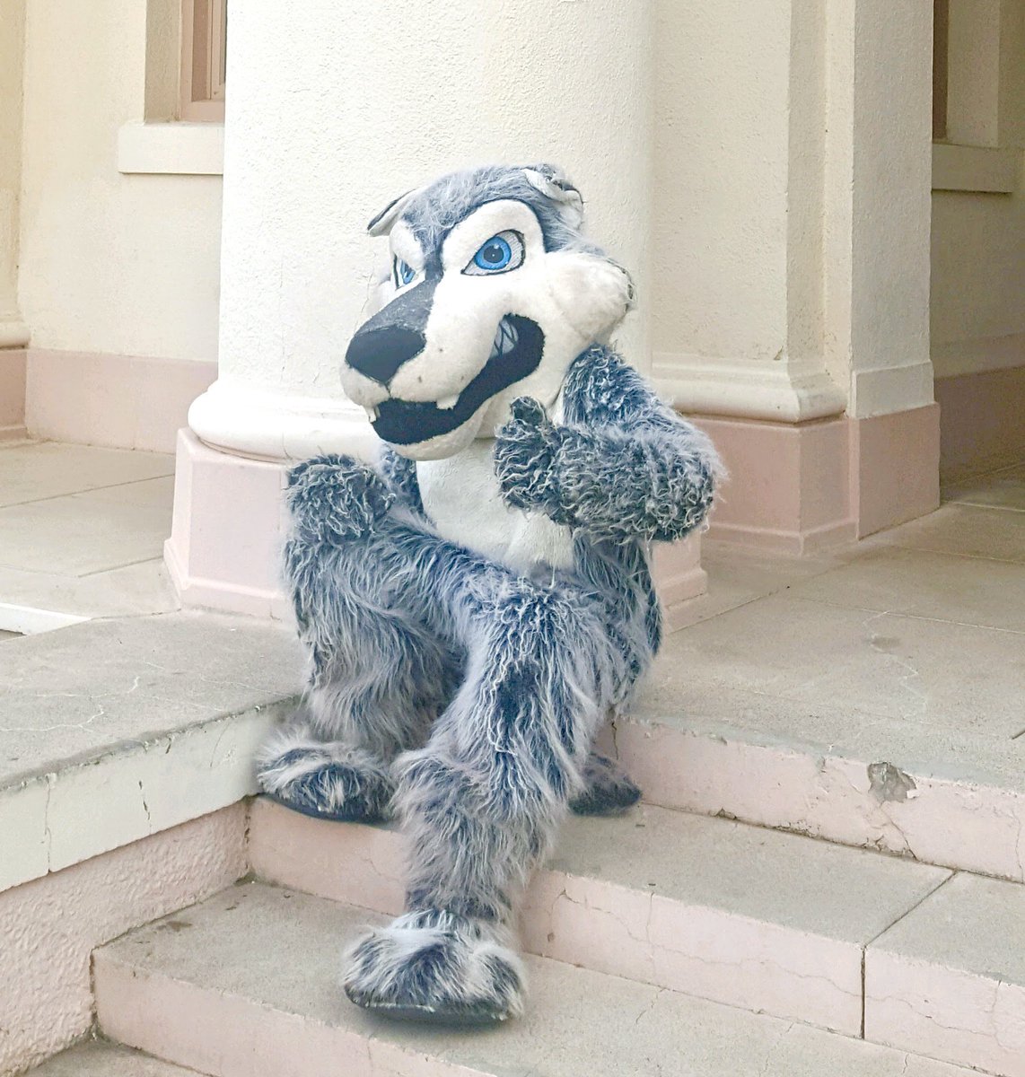 School is back in session! I loved seeing all of you again and meeting the newcomers. Make sure to set your alarms for the first full week of school tomorrow!

#firstdayofschool #classof2023 #classof2026 #soc