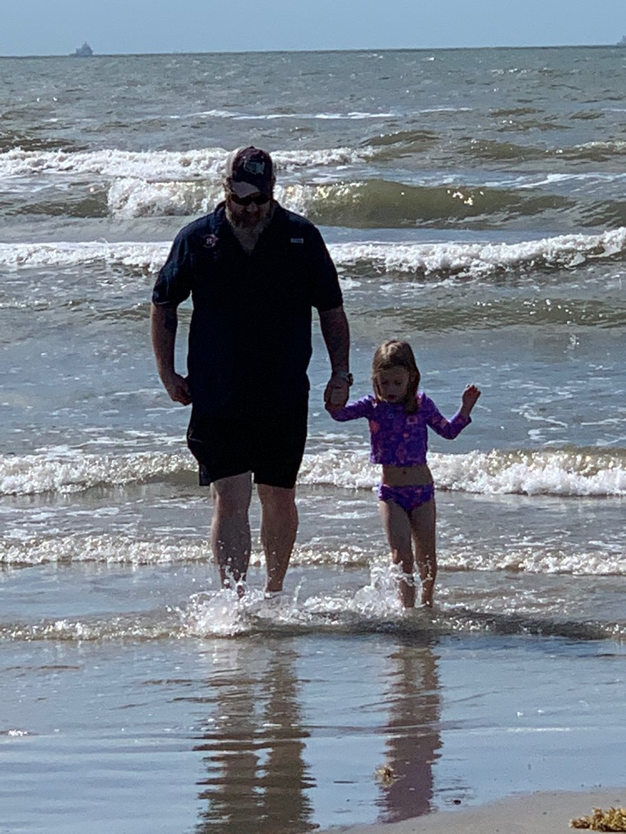 Squeezing in some beach time before Back to School craziness soon begins <a href="/twehowl/">Tom Wilson Elementary</a> #twehowl #TWESummerSelfieBingo