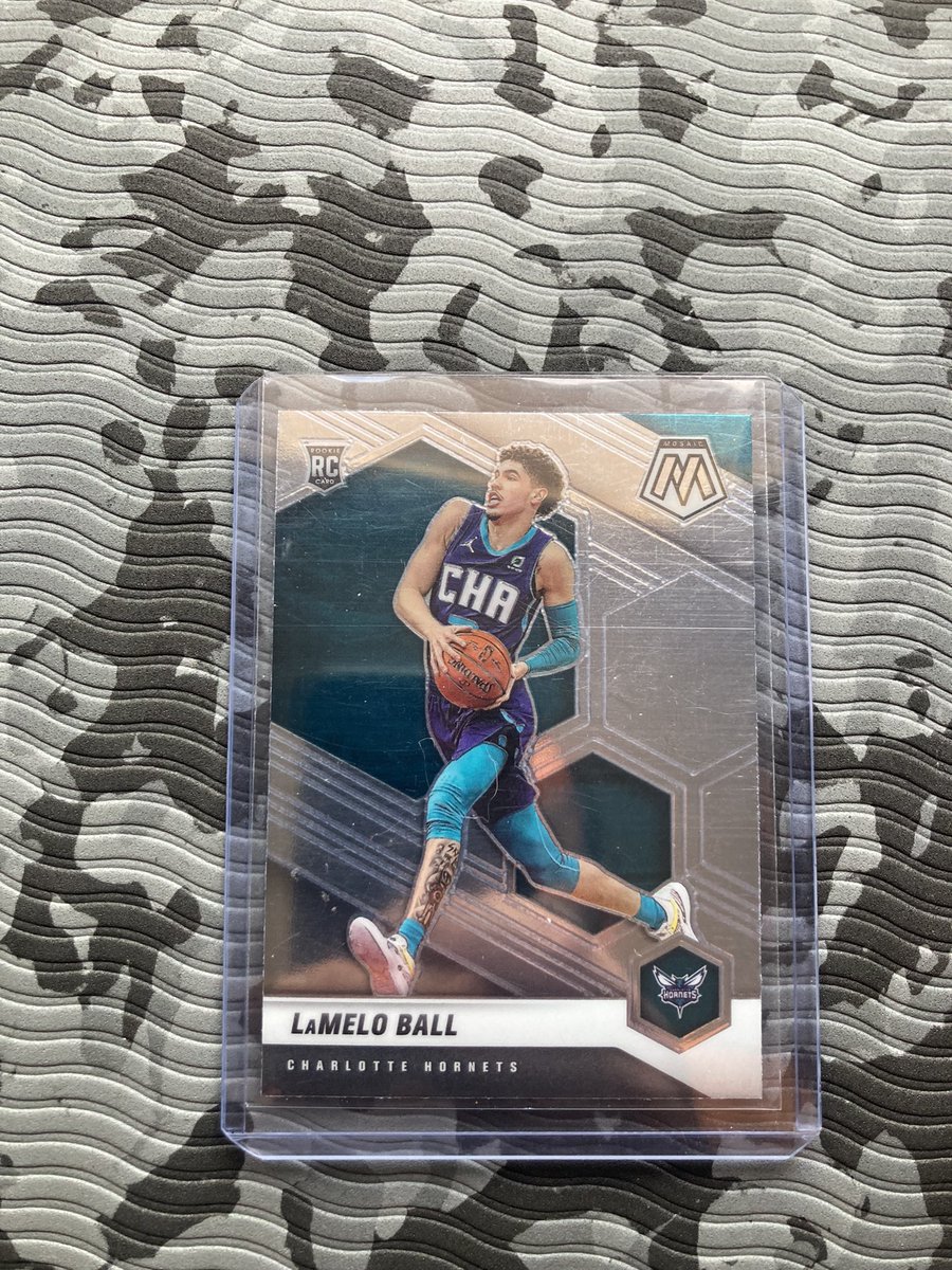 TyRoboCards's tweet photo. LaMelo lot $20 HobbyConnector @SportsSell3 @sports_sell https://t.co/FJTcGkhggL