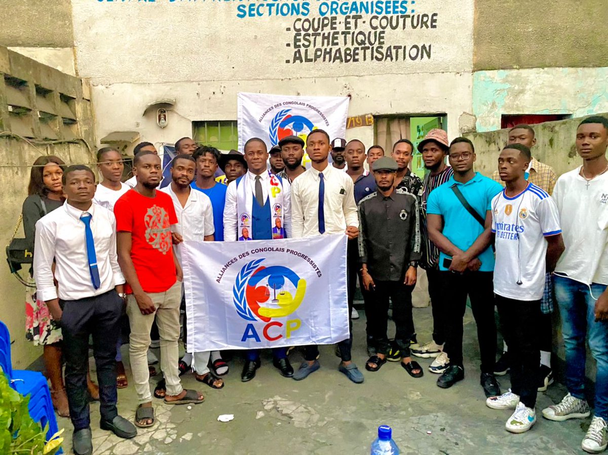 AMUPA_ACP's tweet photo. 1/1 Ds le cadre d l'encadrement des cellules de base  les Amis de Moïse MUPATA, AMUPA en sigle, le Coordonnateur des Amis de Moïse MUPATA, @jonathan_yoka a échangé ce 24 juillet 2022 avec les  responsables des différentes cellules de base ACP_AMUPA /MATETE... https://t.co/AnZqnZwaUR