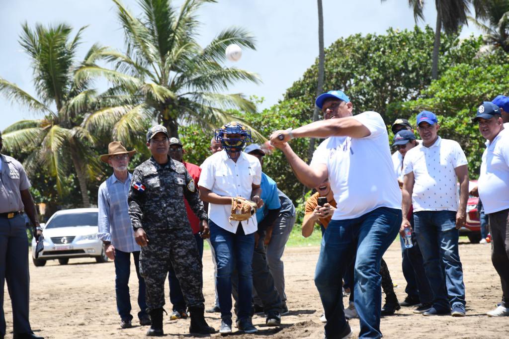 chuvasquez's tweet photo. Este domingo participé en diferentes actividades en mi querida ciudad de Nagua; la Segunda Jornada del Gobierno en las Provincias y el Festival del Coco @festicoconagua. Es siempre para mí un gran privilegio compartir con mis compueblanos. https://t.co/jljrAUZwTJ