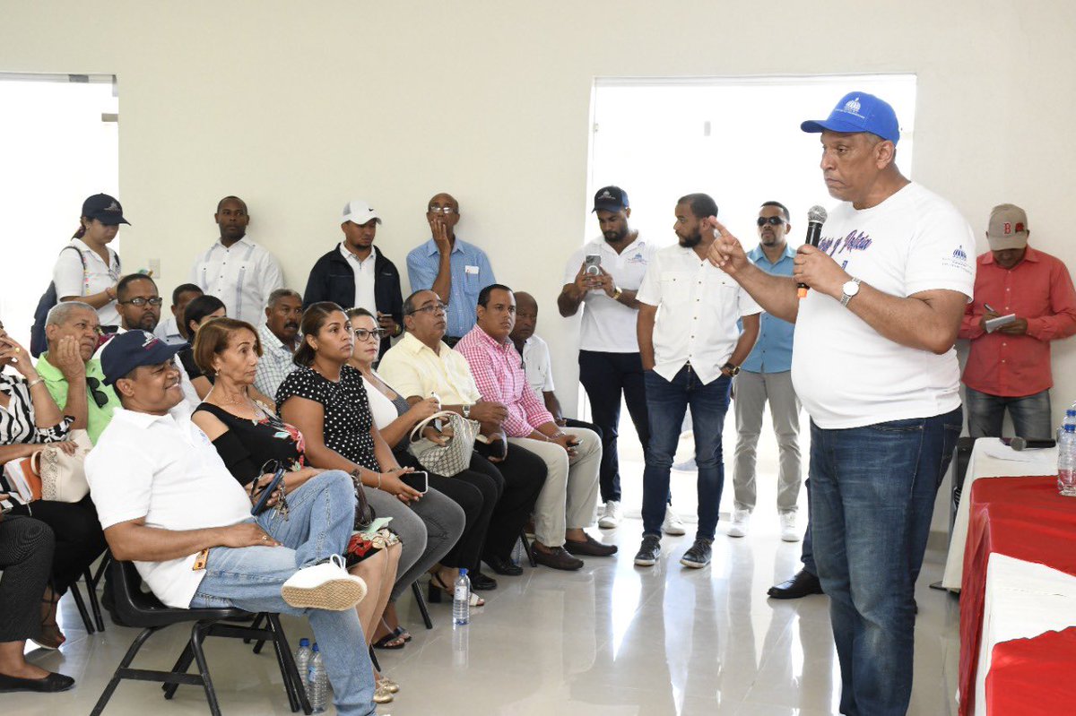 chuvasquez's tweet photo. Este domingo participé en diferentes actividades en mi querida ciudad de Nagua; la Segunda Jornada del Gobierno en las Provincias y el Festival del Coco @festicoconagua. Es siempre para mí un gran privilegio compartir con mis compueblanos. https://t.co/jljrAUZwTJ