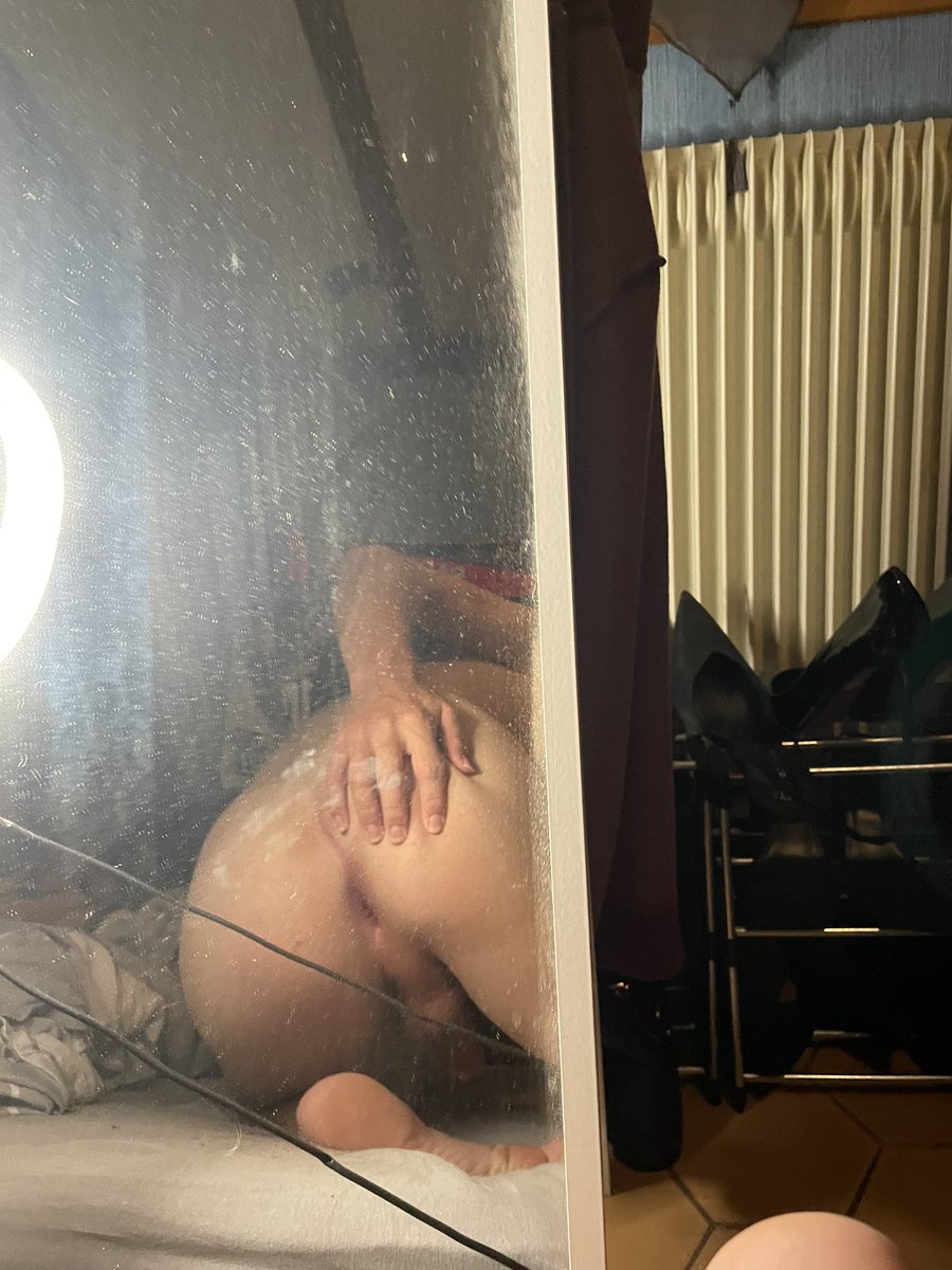 bordeaux_cul's tweet photo. Ma chatte est prête et raser ce soir #gaybordeaux https://t.co/BPFYeg3CD6