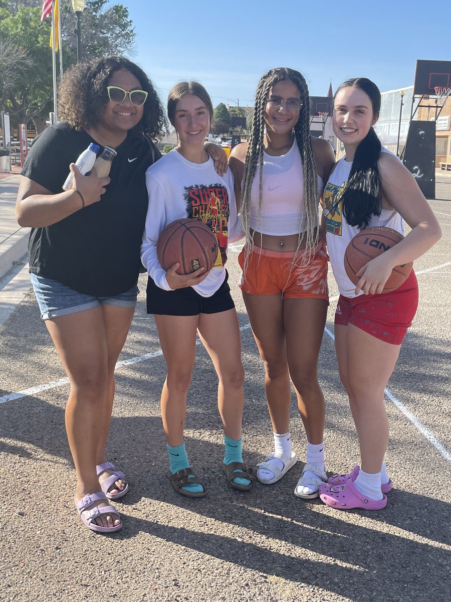 ReaganMadonia's tweet photo. 3v3 Tournament Champs 🤑 5-0 https://t.co/nNxywGVFOo