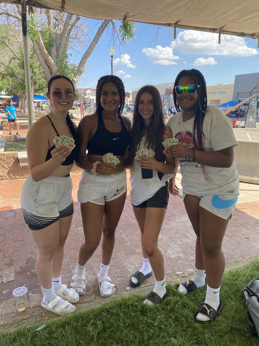 ReaganMadonia's tweet photo. 3v3 Tournament Champs 🤑 5-0 https://t.co/nNxywGVFOo