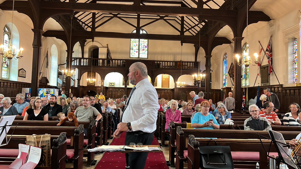 We started in the park and ended up in the church! Great British Weather! Wonderful that most of the audience followed the band to the church and a wonderful amount raised for the band coffers! 💰 ☀️ ☔️