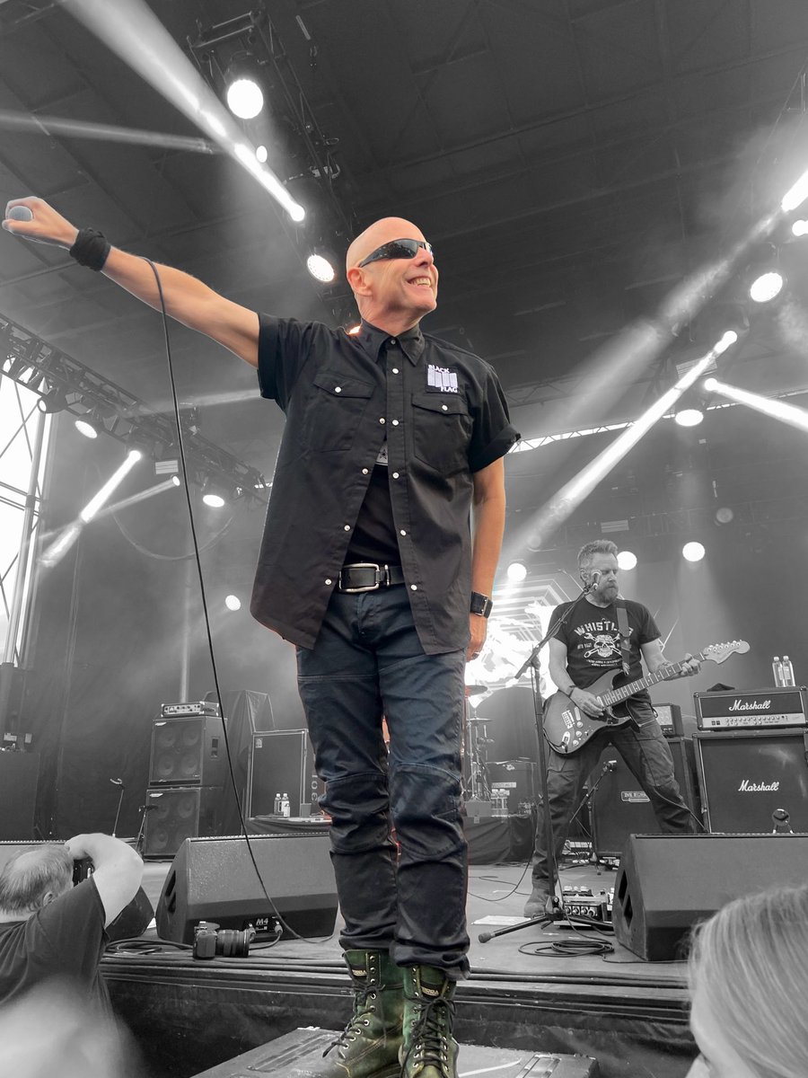 TrinaCAWood's tweet image. Still riding my natural high seeing these #magicmen in action ⁦@theheadstones⁩ 📢🔥 ⁦@hopevballottawa⁩ it was a beautiful day of Rock and Roll 💀🎤🎸🥁🇨🇦💯😎🫡